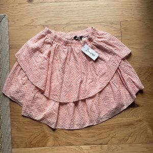Size M, NWT pink/peach eyelet tiered mini skirt